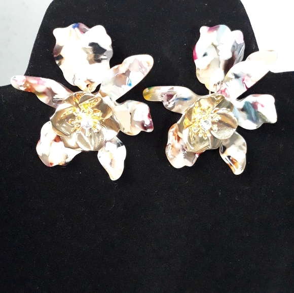 Acrylic Flower multi color post earrings - Picture 2 of 4